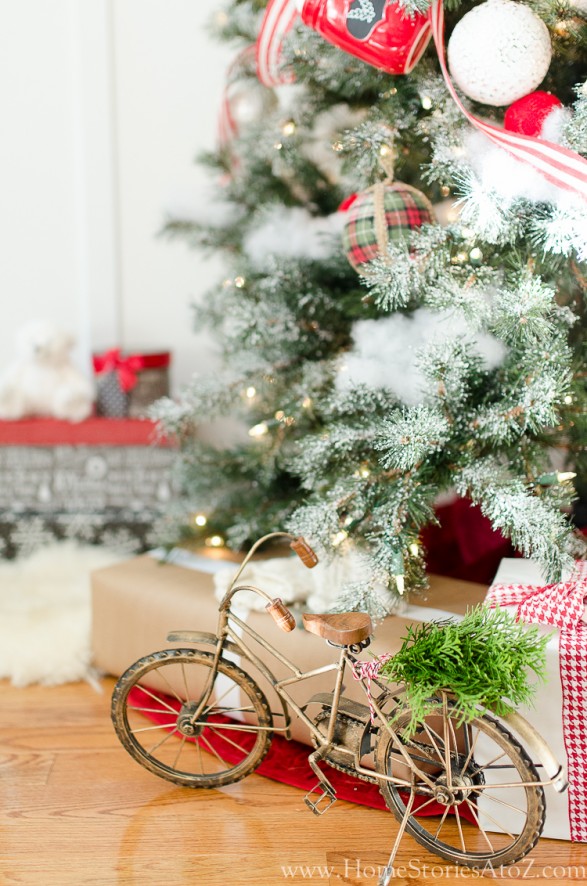 vintage christmas bike with Christmas tree