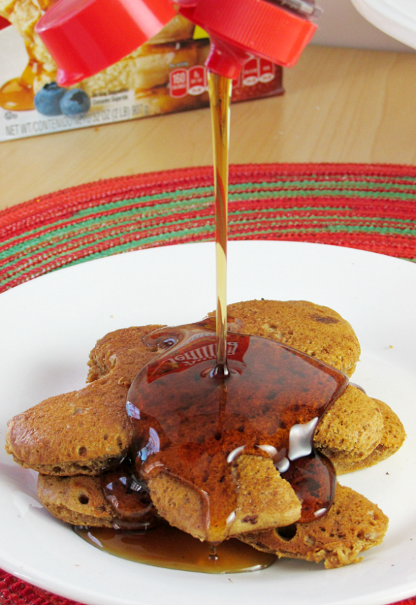 Aunt-Jemima-syrup-on-Gingerbread-Men-Pancakes