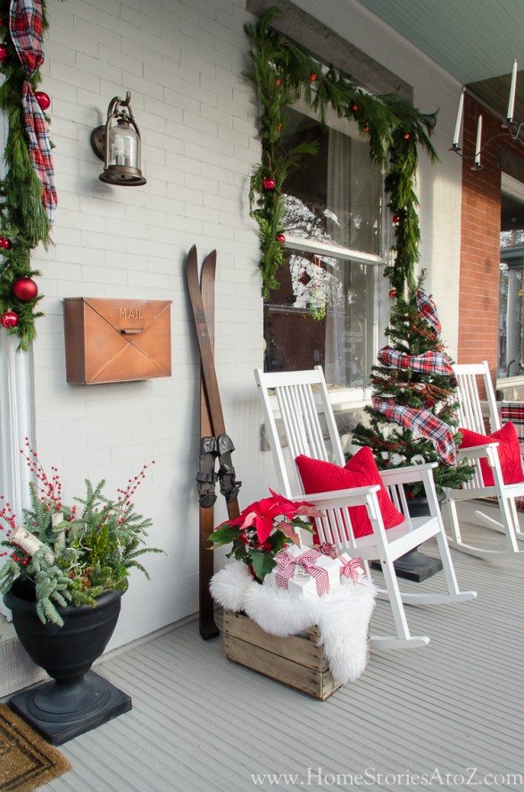 Traditional Christmas porch decorating idea