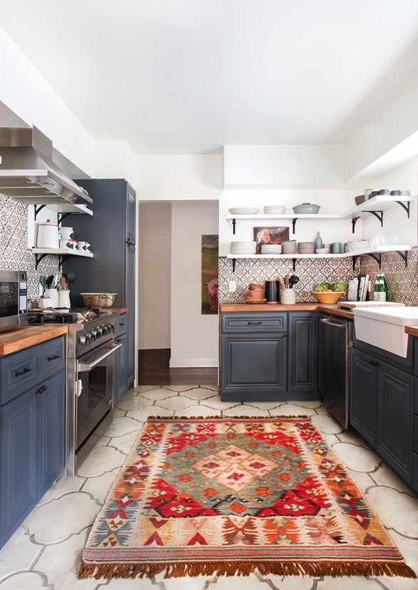 California-Country_Kitchen_Emily-Henderson_blue-wood-concrete-tile-open-shelving-causal_2