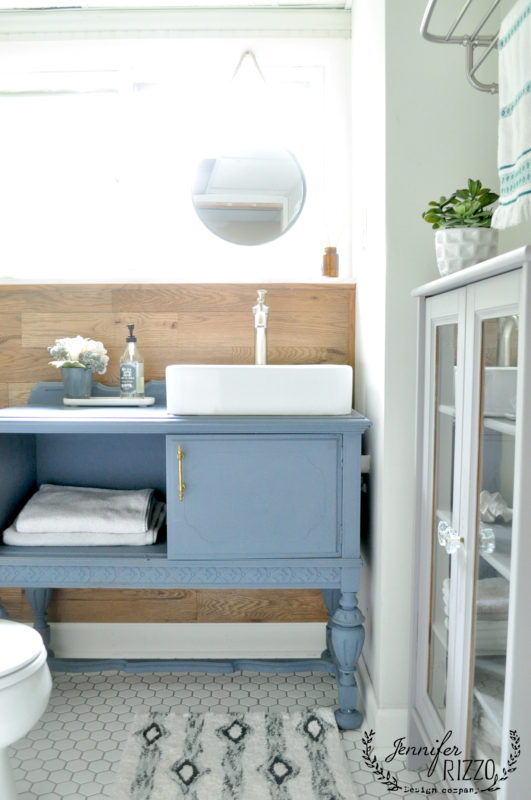 small-guest-bathroom-renovation-vanity