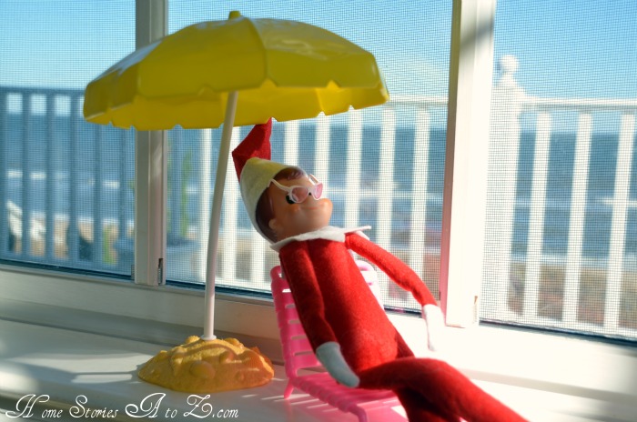 Lounging at the Beach Elf on the Shelf. Click for more ideas! #elfontheshelf