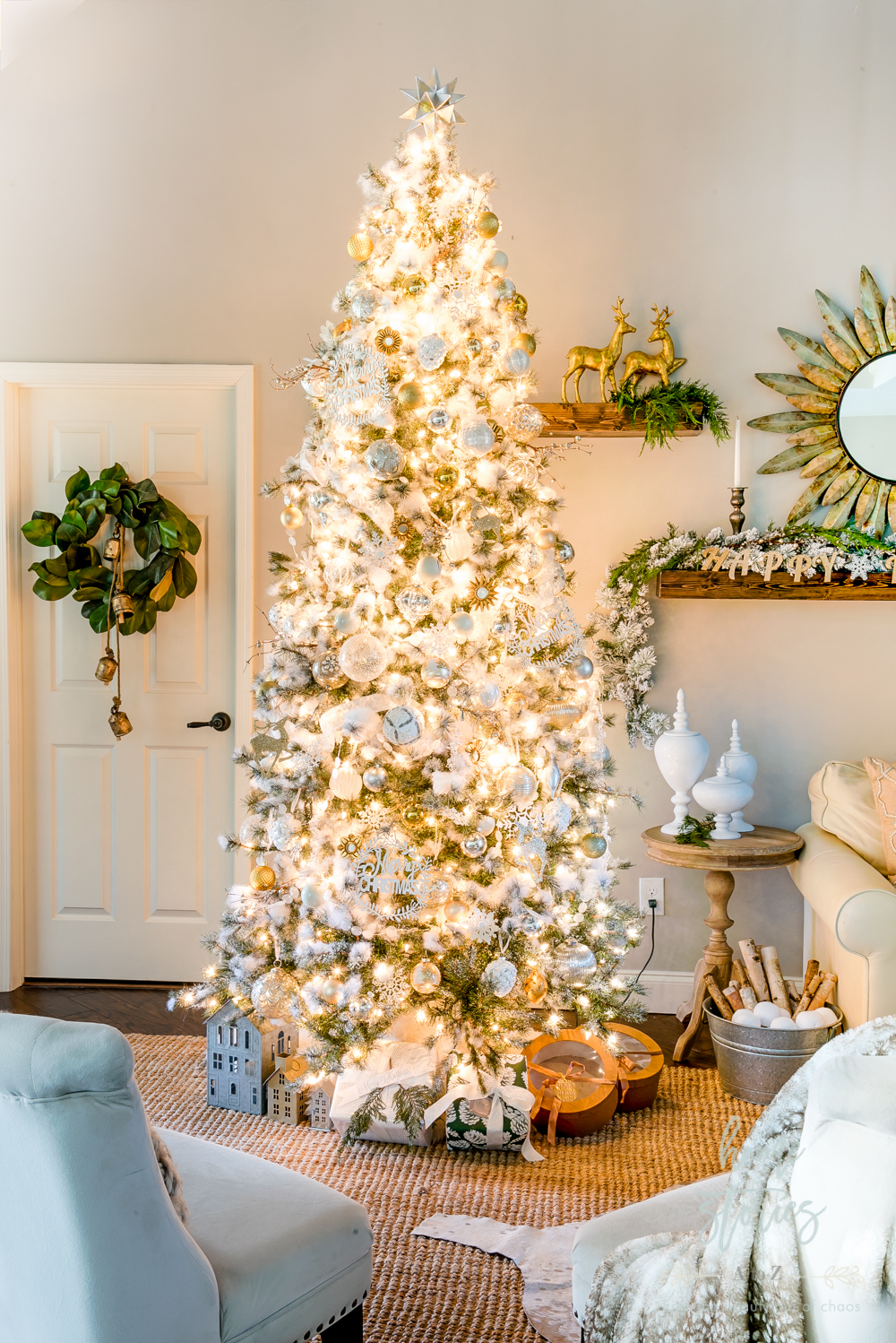 Neutral Christmas: Tips for Decorating a Silver and Gold Christmas Tree ...
