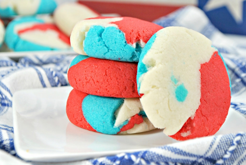 Patriotic Projects for July 4th - Patriotic Cake Cookies for July 4th by Tuxedo Cats and Coffee