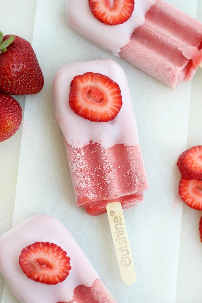 80+ Best Summer Recipes - Yogurt Dipped Strawberry Fruit Bar by Gluesticks Blog