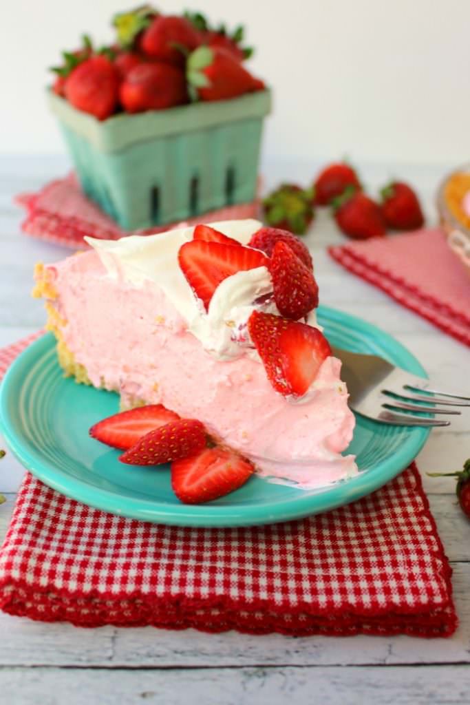 Best Summer Pie Recipes - Creamy Strawberry Pie by Delightful E Made