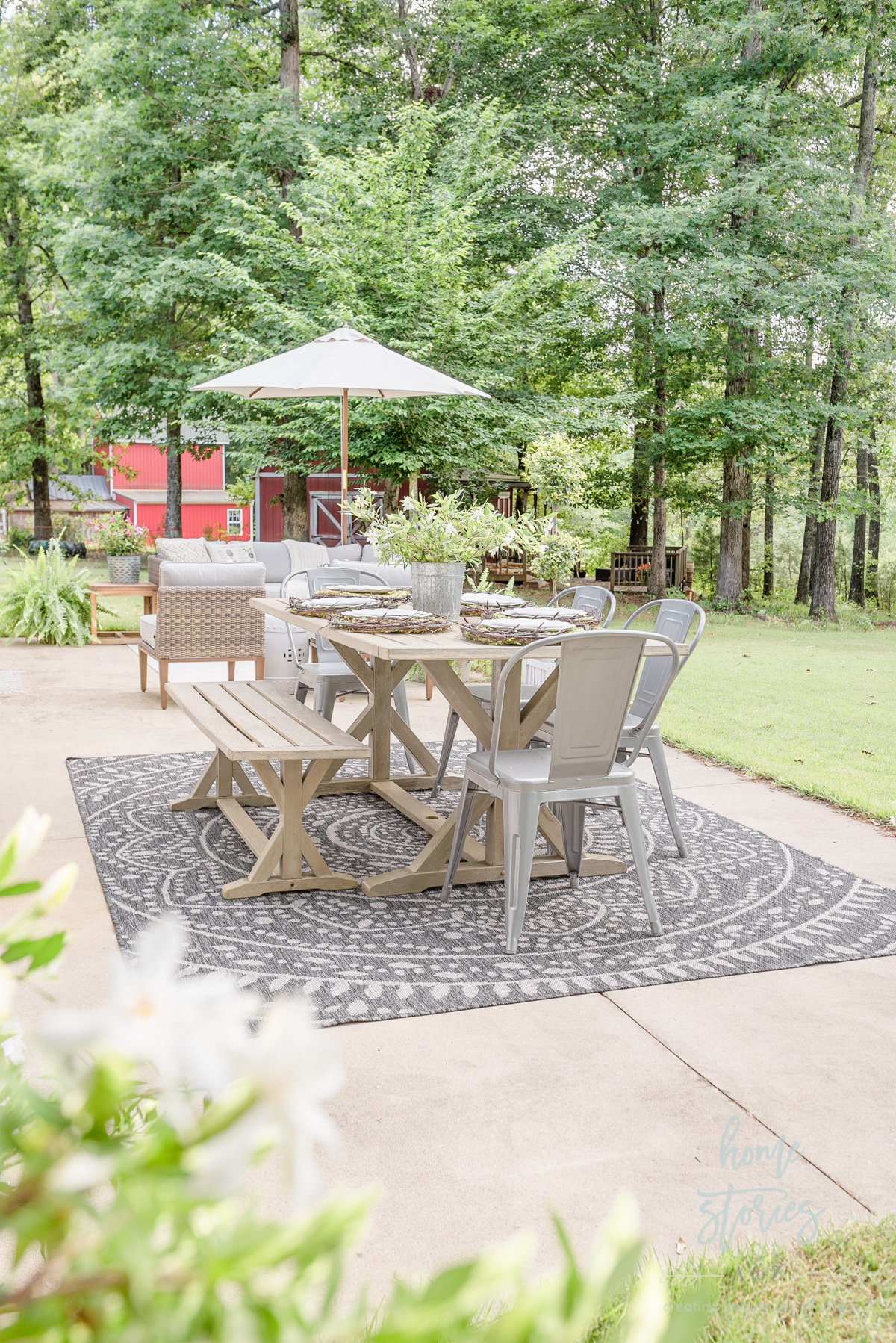 Beautiful Neutral Summer Patio Decorating Ideas and Tips