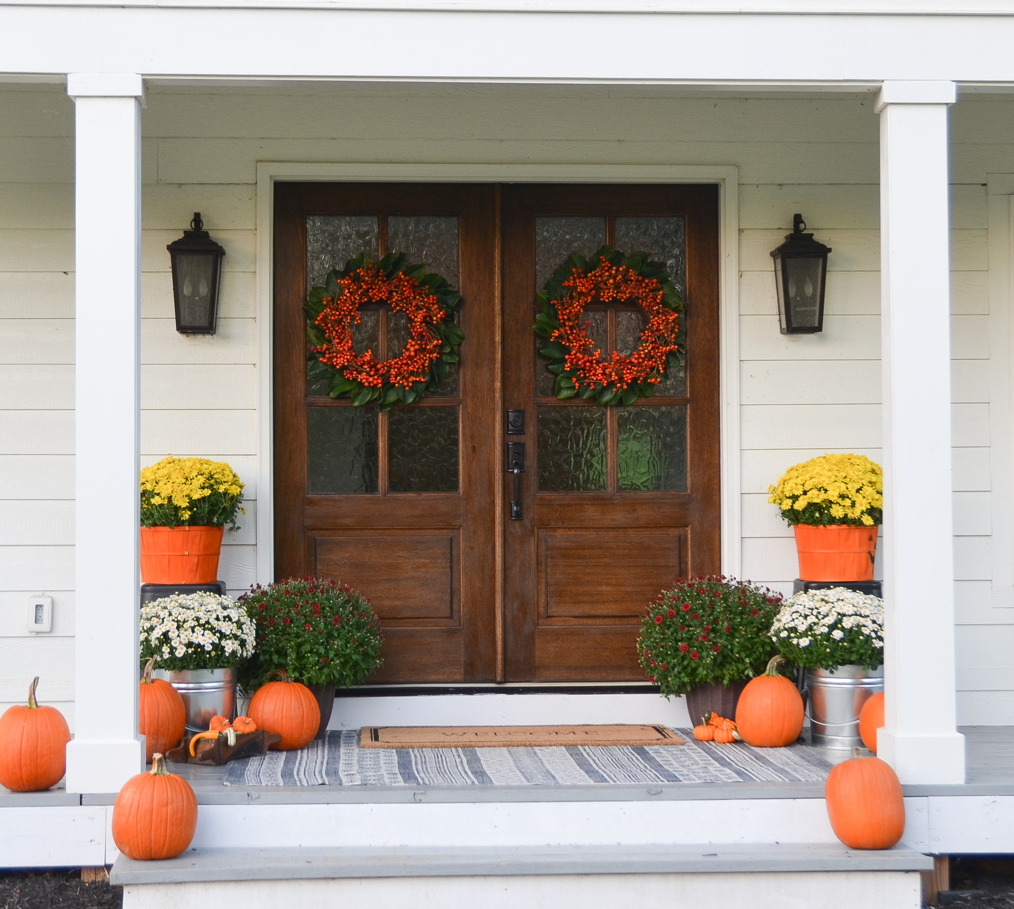 https://www.homestoriesatoz.com/wp-content/uploads/2019/09/20-DIY-Fall-Wreath-Ideas-Fall-Farmhouse-Porch-by-Beneath-My-Heart-1.jpg