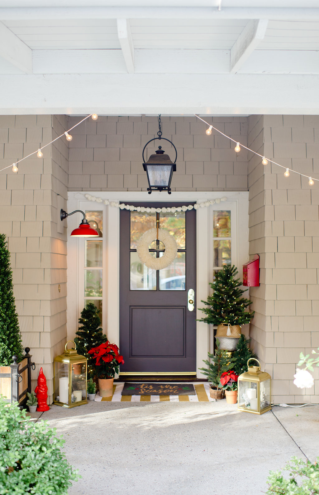 20 BEAUTIFUL CHRISTMAS PORCH IDEAS