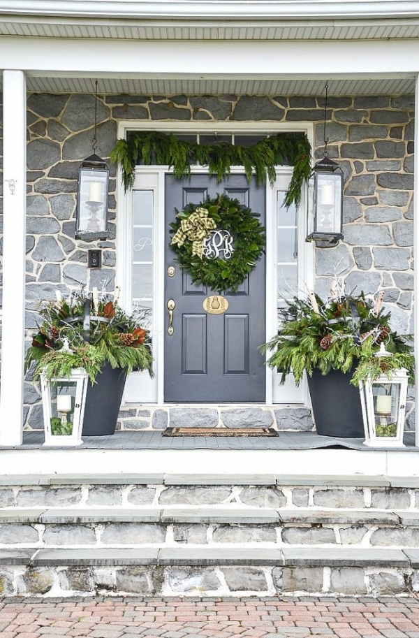 20 BEAUTIFUL CHRISTMAS PORCH IDEAS Home Stories A to Z