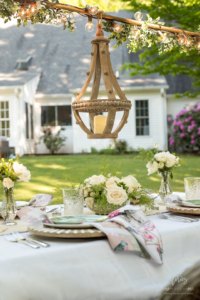 Elegant Outdoor Summer Table Setting : Items Needed to Set an Outdoor