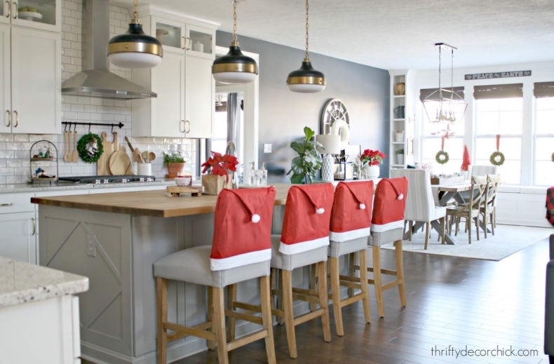 Christmas Decor Ideas - Jolly Christmas Kitchen by Thrifty Decor Chick