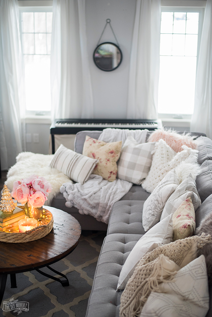 Winter Decor Ideas - January Decorating Ideas by The DIY Mommy