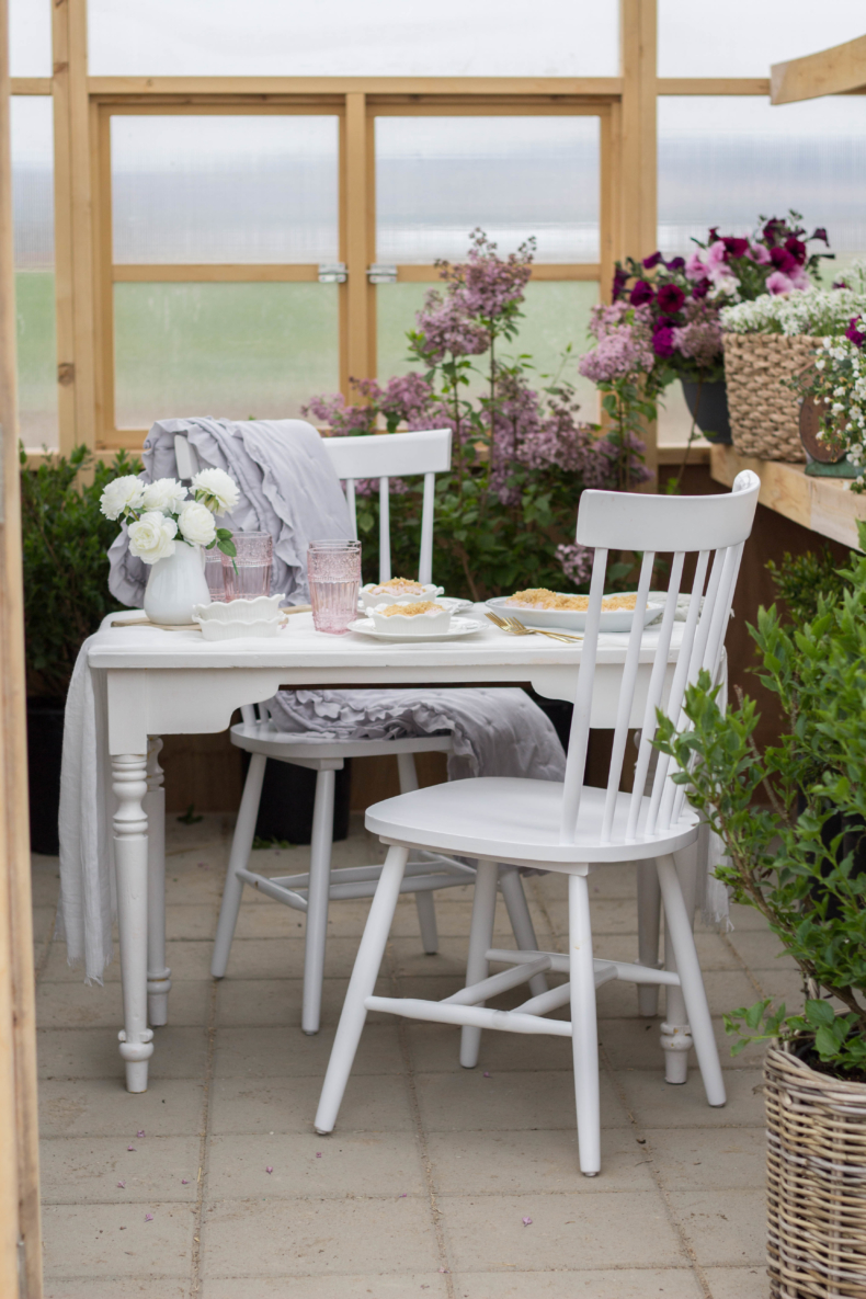 Dining Outdoors in the Spring - Hand