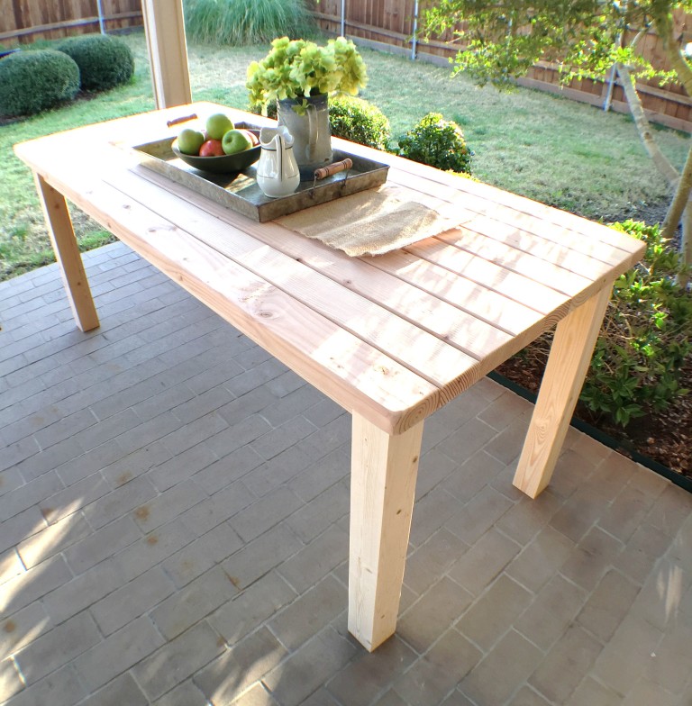 2x4 Building Projects - 2x4 Farmhouse Table by The Purple Hydrangea