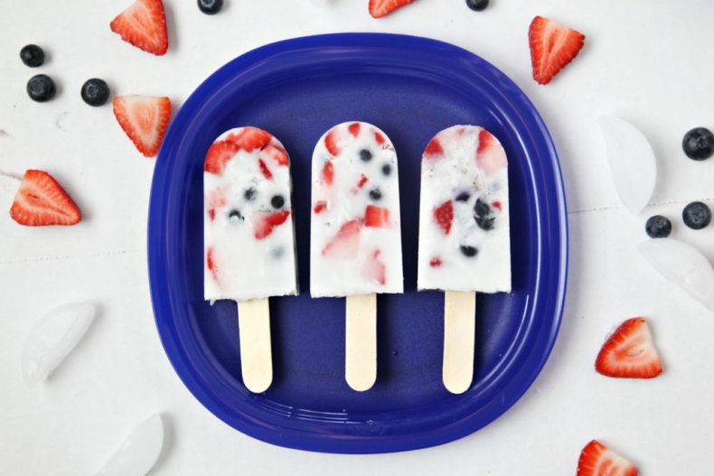 Patriotic Desserts - Coconut and Berry Popsicles by Pretty Life Girls