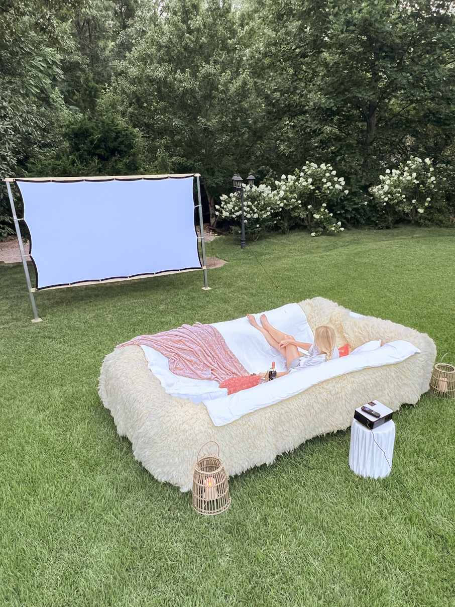outdoor-movie-night-inflatable-pool-nest