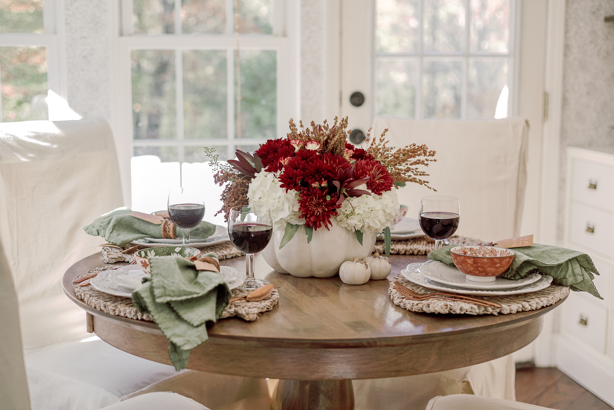 fall table setting idea round table Thanksgiving